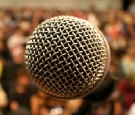parlare in pubblico microfono